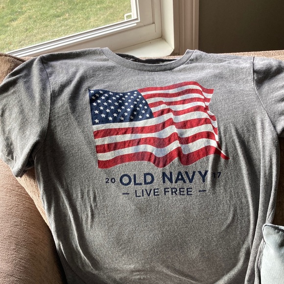 Old Navy T-Shirt - Picture 1 of 3